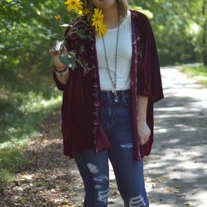 Umgee Floral Embroidered Velvet Kimono